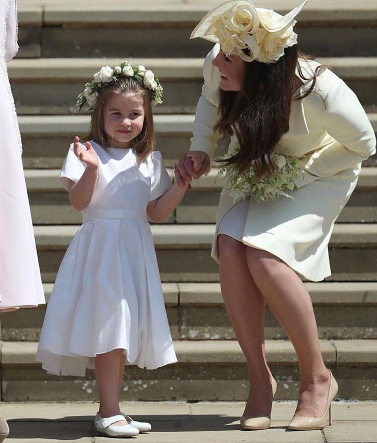 "Диана бы ее обожала": принцесса Шарлотта умилила публику, показав язык на камеру