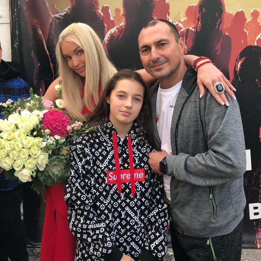 Маша и Медведь и торт с конем: дочь Волочковой отпраздновала 13-летие