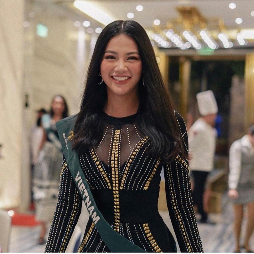 Студентка из Вьетнама впервые в истории выиграла конкурс красоты "Мисс Земля-2018"