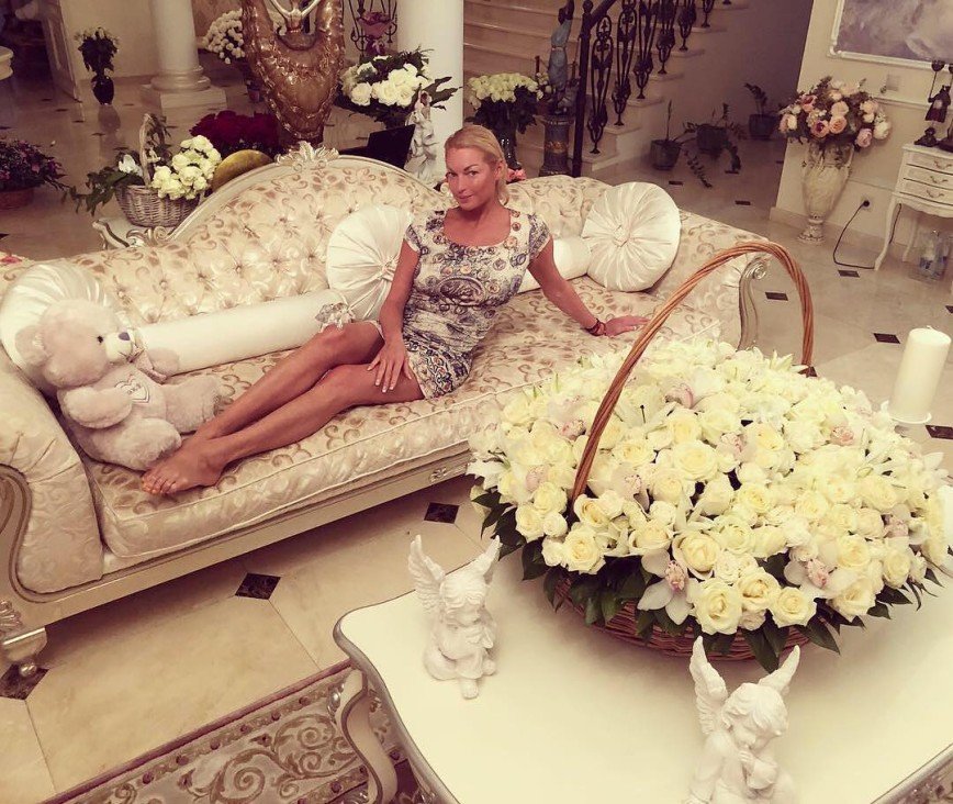 Анастасия Волочкова намекнула на предстоящую свадьбу