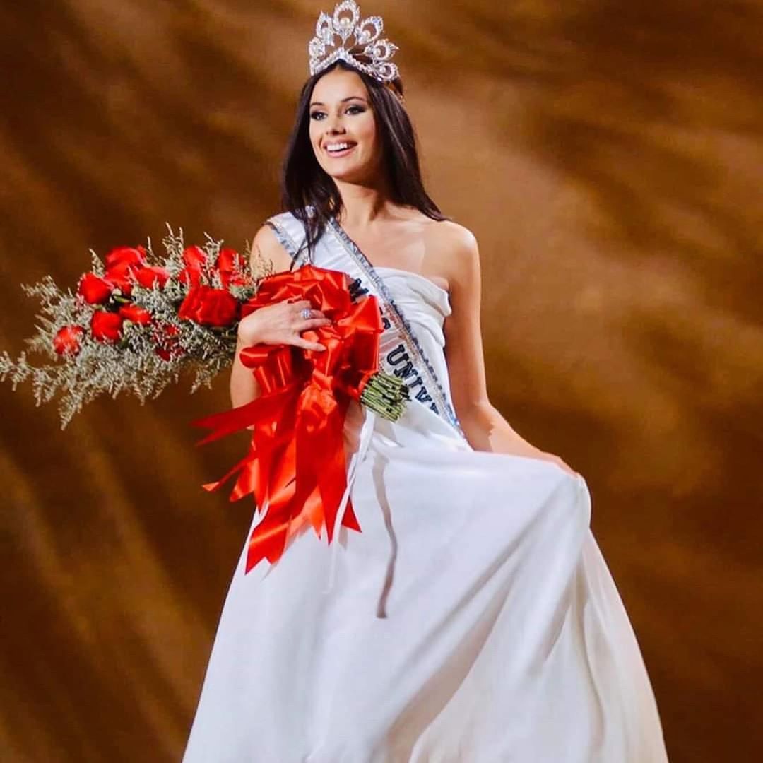 Оксана Федорова на конкурсе «Мисс Вселенная 2002»