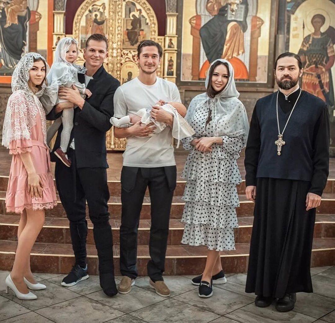 Дмитрий Тарасов и Анастасия Костенко на крещении