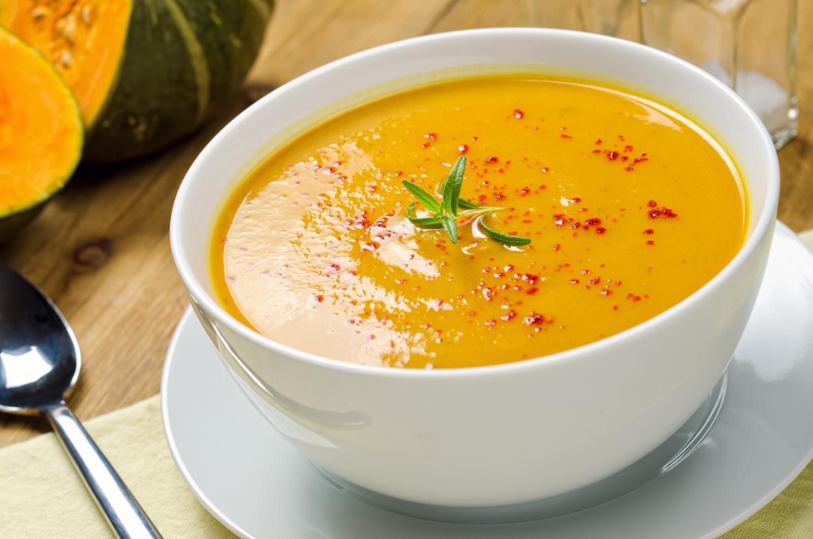 Тыквенный суп-пюре с сельдереем: идеально для жары