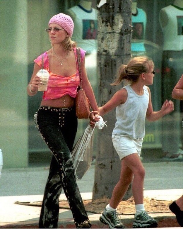 Бритни Спирс напомнила всем,  как плохо она одевалась в 2000-е