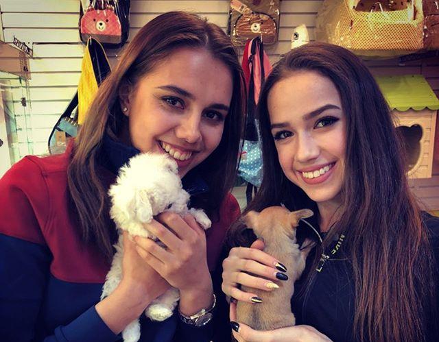 «Я отдохнула морально»: Алина Загитова показала фото со щенками