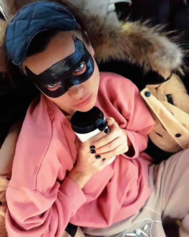 «Бэтмен у нас Самбурская»: Темникова примерила маску супергероя