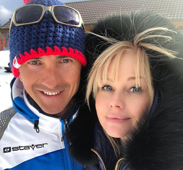 «Спасибо инструктору»: Елена Корикова освоила горные лыжи