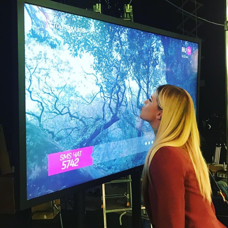 Анастасия Задорожная готова целовать каждый монитор, где показывают ее клип