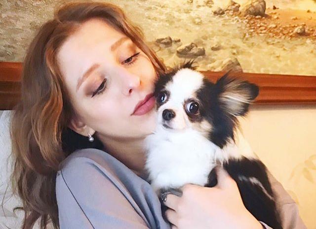  «Собаки воспитывают в нас эгоистов»: Елизавета Арзамасова рассказала о своем питомце 