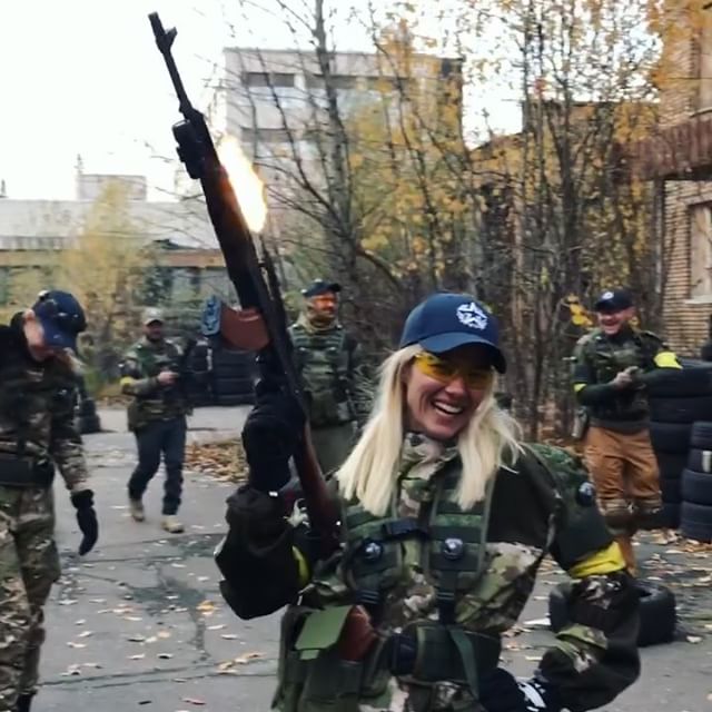 "Стой, стрелять буду!": Юлия Паршута ради игры взяла в руки "калашников"