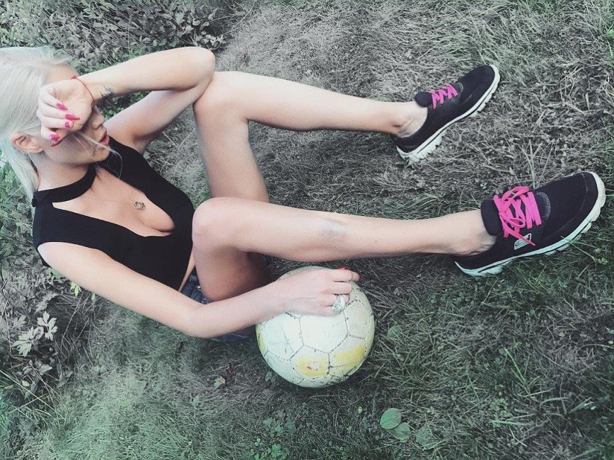 "И синяк, и ноготь отломан": Мария Погребняк играет в футбол