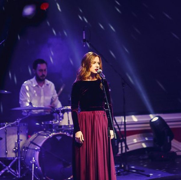 «Нужна новая музыка»: Юлия Савичева вернулась на сцену