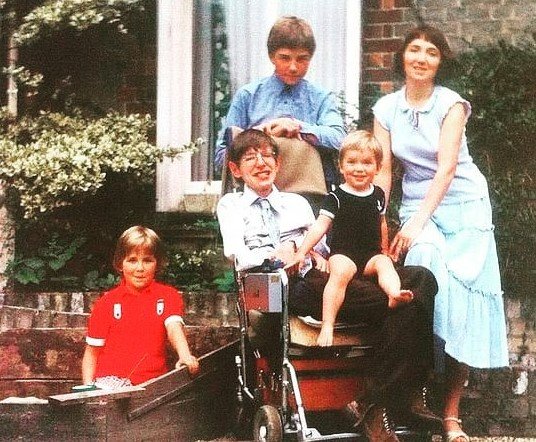 Стивен и Джен с детьми. Фото: Instagram