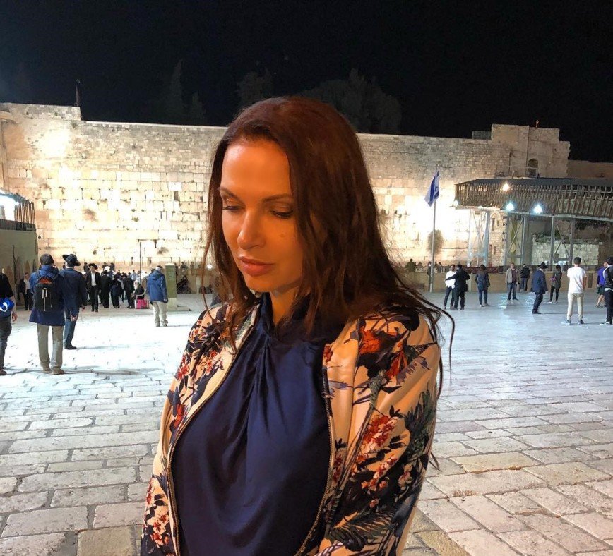 Эвелина Бледанс молится за погибших в Кемерово в Иерусалиме