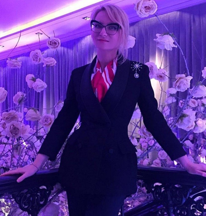 Эвелина Хромченко оделась на венчание Рудковской, как стюардесса