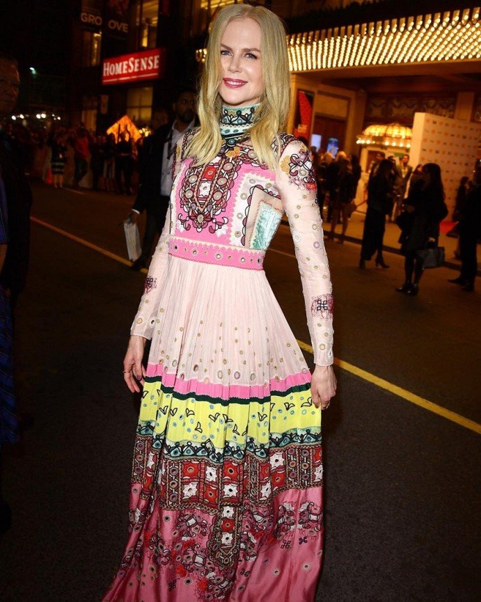 "Мордовский фестиваль": Николь Кидман в неудачном наряде выглядит как артистка-народница