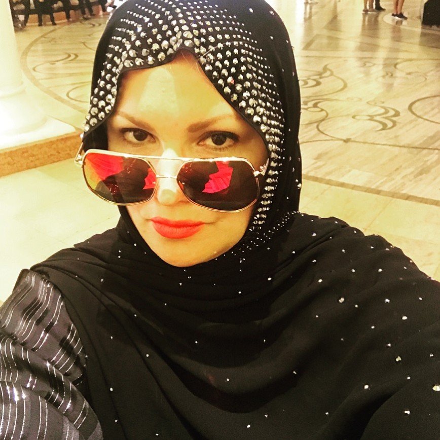 "Гарем из мужчин": Анна Нетребко передает привет из Дубаи
