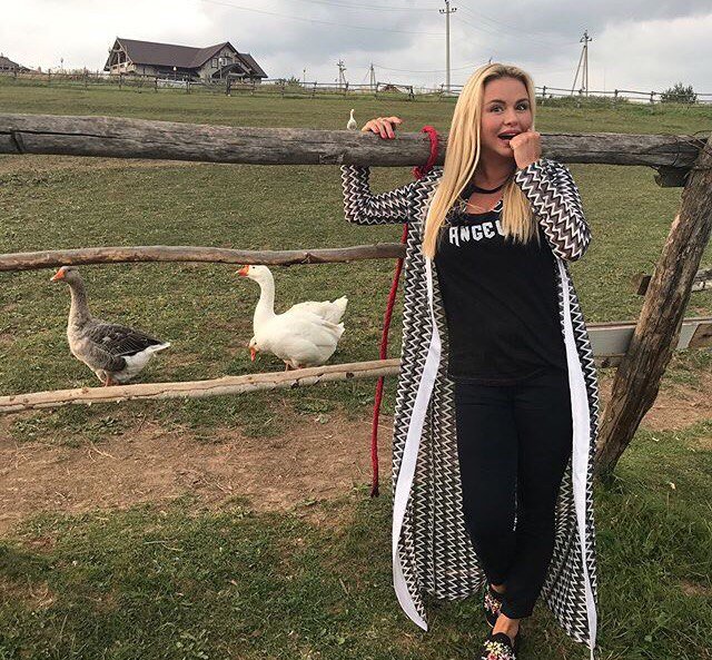 "Как бы ее в сарай затащить": Анне Семенович боязно в деревне