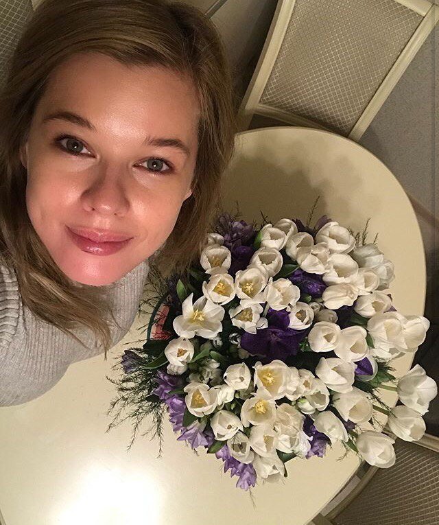 "Не могу расставаться": Екатерина Шпица рассказала, почему возит цветы в чемодане