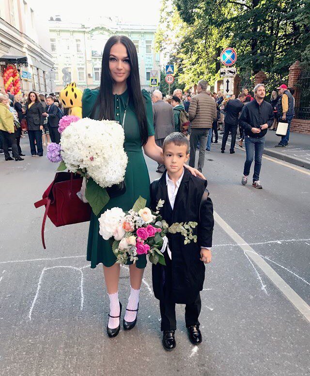"Это платье?": поклонники решили, что сын Алены Водонаевой безвкусно одет
