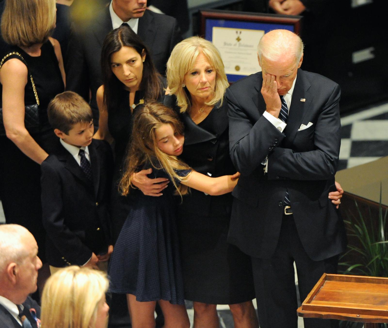 Джо Байден с семьей на похоронах сына Бо