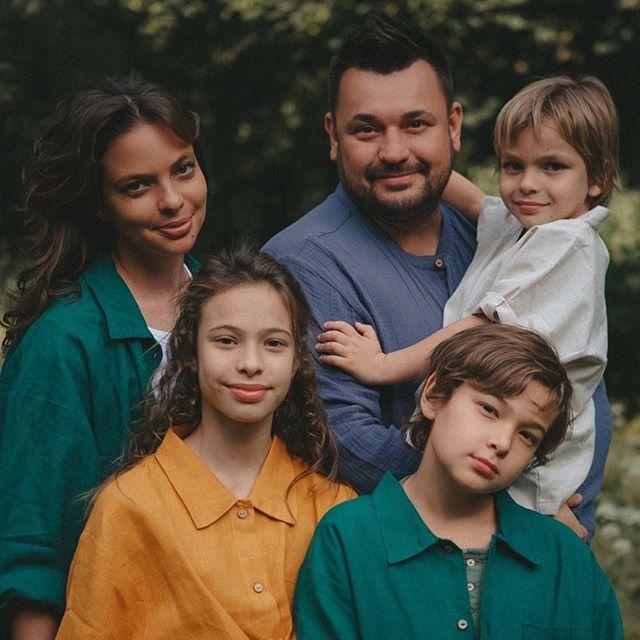 Сергей Жуков с женой и детьми