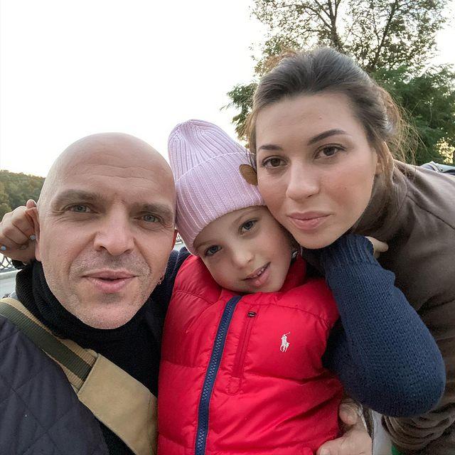 Александр Шоуа с женой и дочерью 