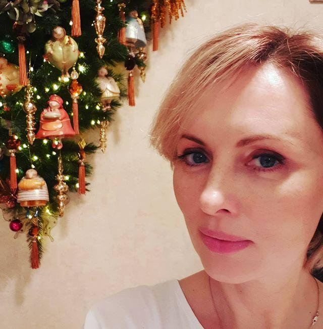 Елена Ксенофонтова показала оригинальную новогоднюю ель, напоминающую пальму