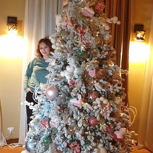 Елена Ксенофонтова нарядила новогоднюю елку для Леры Кудрявцевой