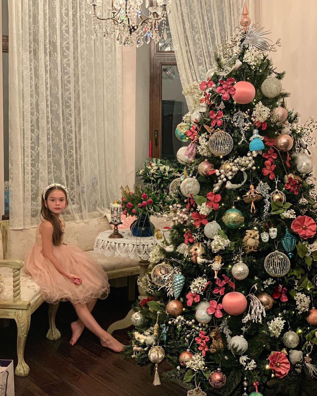 Дочь Ирины Гриневой под елкой «Русские сезоны»
