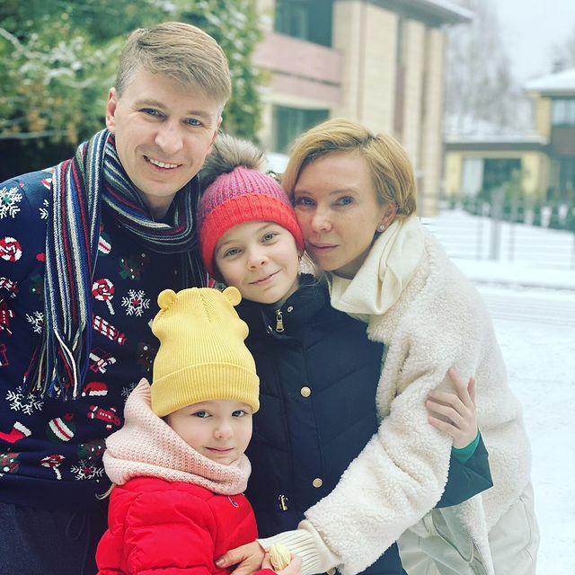Алексей Ягудин с семьей