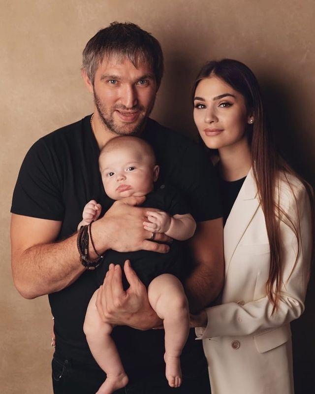 Анастасия Шубская и Александр Овечкин с сыном Ильей