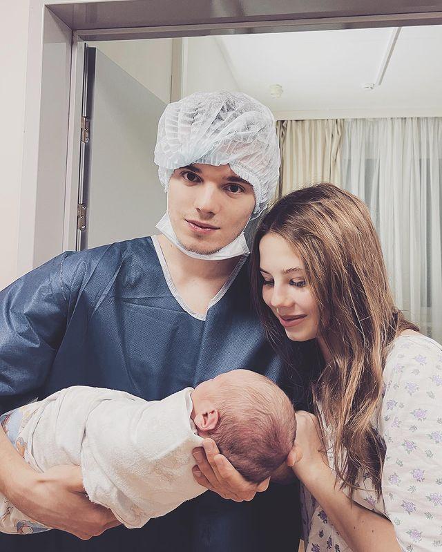 Арсений Шульгин с женой и дочерью 
