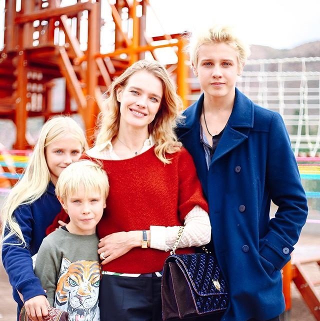 «Как брат и сестра»: сын Натальи Водяновой похвастался новым снимком с мамой