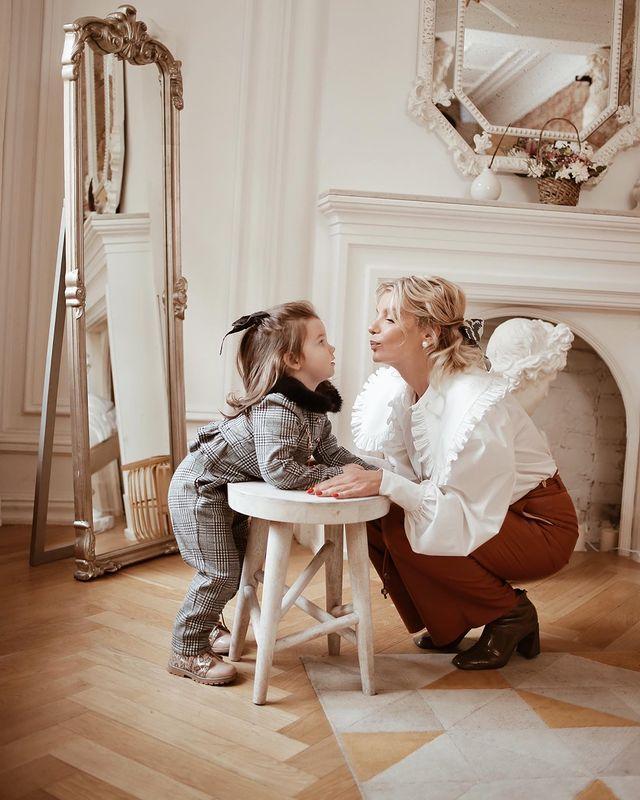 Амбассадор элегантного стиля Ксения Райская рассказала, как научить ребенка стильно одеваться