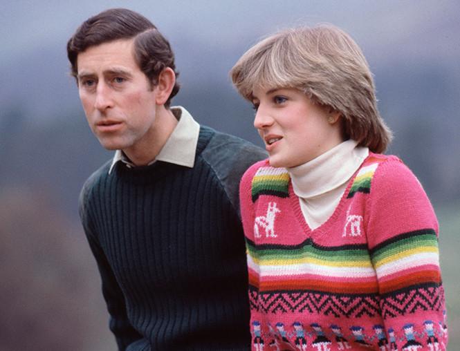Диана и принц Чарльз после объявления о помолвке, 1981 год