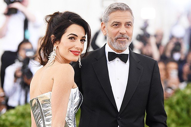 «И он прав!»: Том Форд обиделся на Амаль Клуни из-за платья