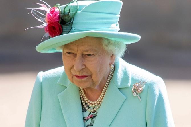 Елизавета II в ярости! Королева разрешила семье комментировать заявления принца Гарри и Меган Маркл