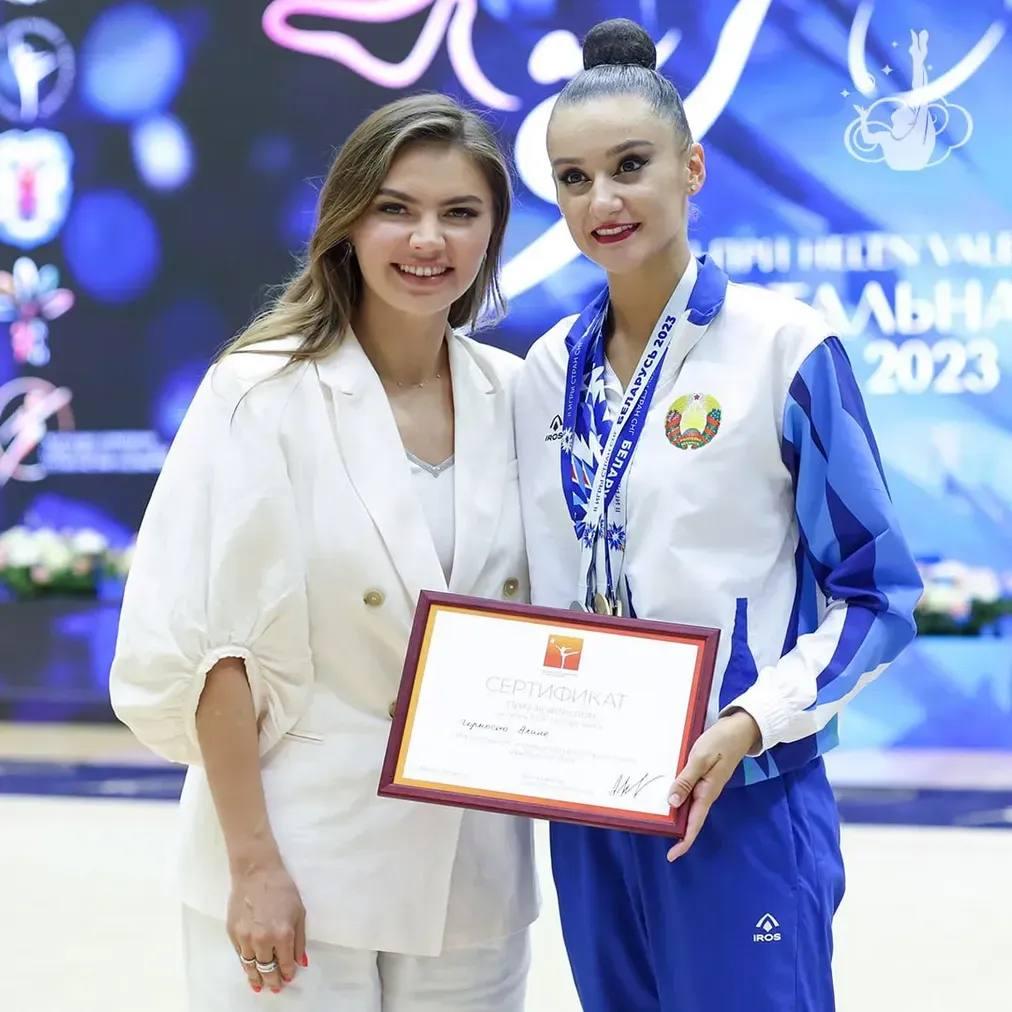 Алина Кабаева появилась на международном турнире в жакете за 60 тысяч рублей