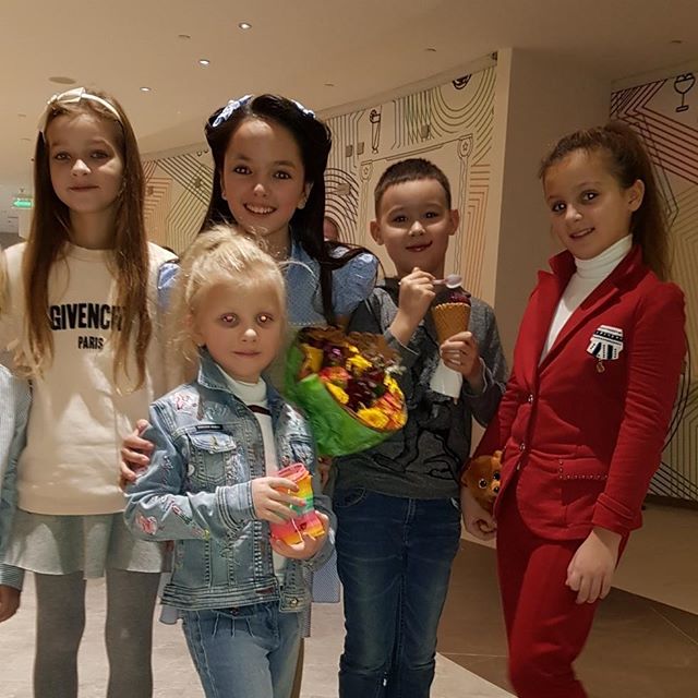 Стас Михайлов вместе с детьми посетил цирковое шоу  