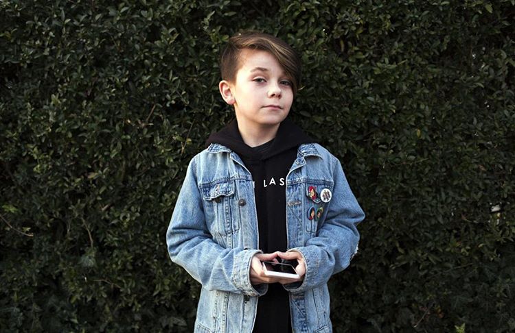«Ему бы в футбол играть»: фантазийный макияж от 10-летнего англичанина