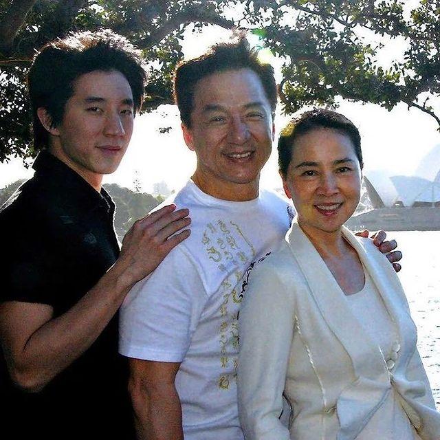 Джеки Чан с женой и сыном