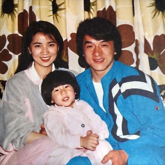 Джеки Чан с женой и сыном