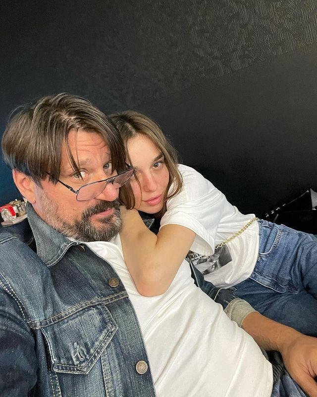 В сети обсуждают фото Виктора Логинова с молодой женой