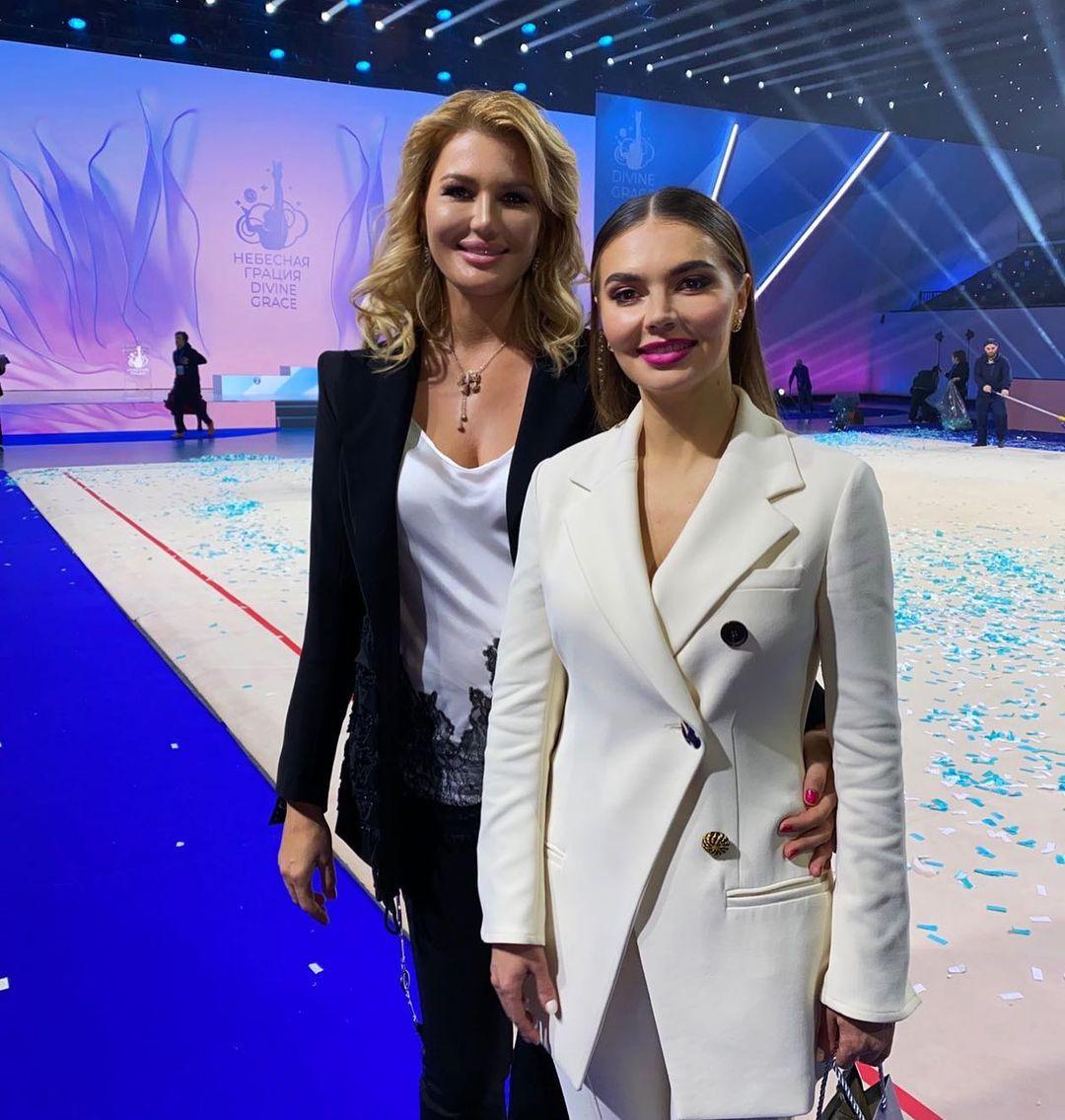 Алина Кабаева и Елена Коробова (instagram.com/elena__davidenko/)