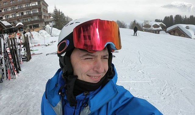 «Талантлив во всем»: Рома Зверь впервые встал на горные лыжи