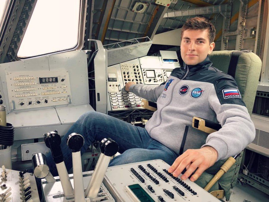 «Межгалактические новости»: Дмитрий Борисов заинтриговал снимком в космическом корабле