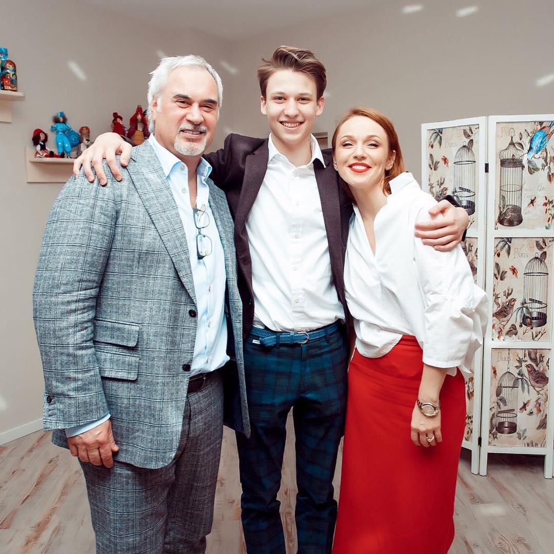 Альбина Джанабаева и Валерий Меладзе с сыном Костей