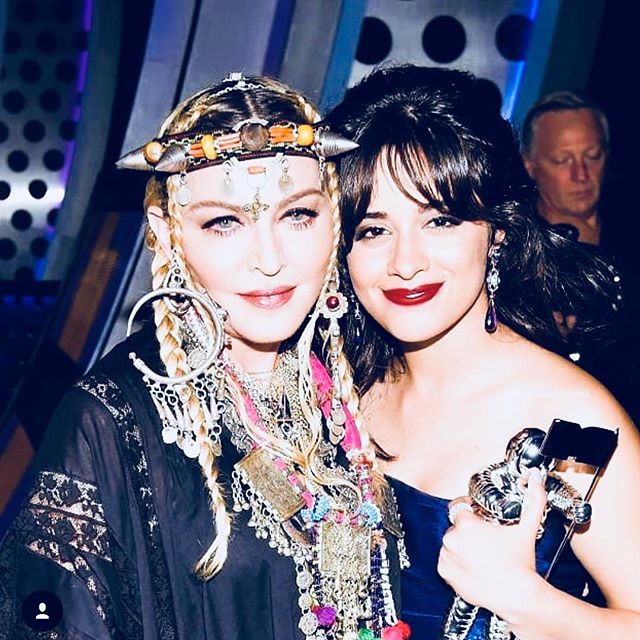 Мадонна выбрала для музыкальной премии наряд в африканском стиле