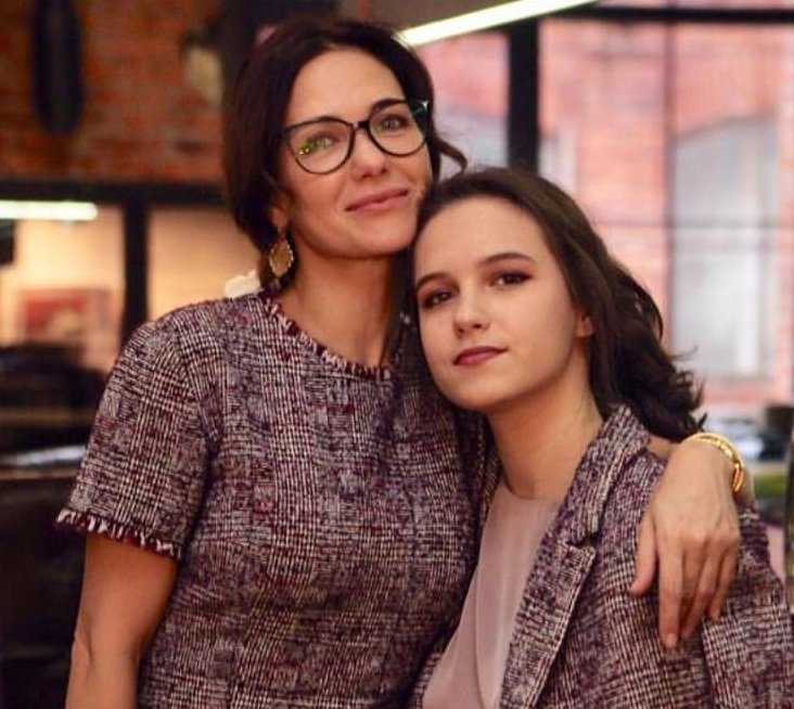 Екатерина Климова и ее старшая дочь продемонстрировали стильный фэмили лук